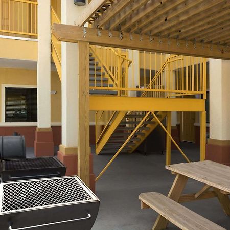 Days Inn Pearsall Zewnętrze zdjęcie