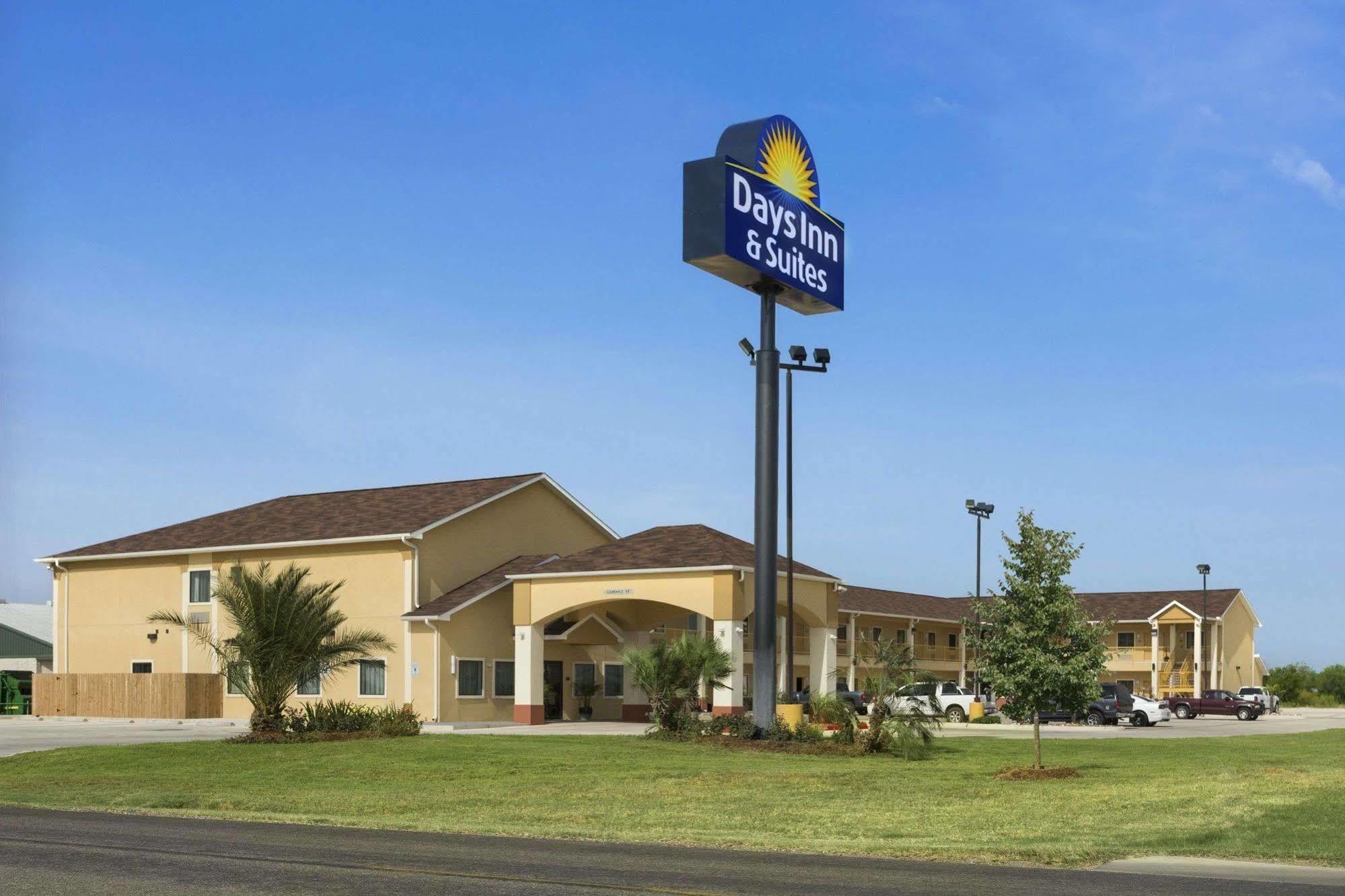 Days Inn Pearsall Zewnętrze zdjęcie