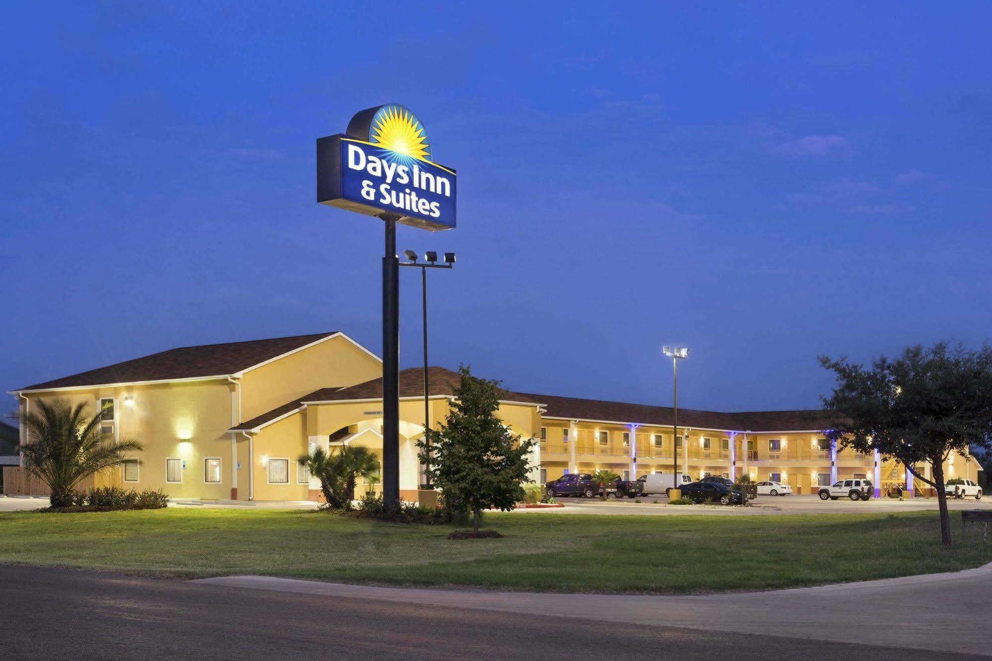 Days Inn Pearsall Zewnętrze zdjęcie